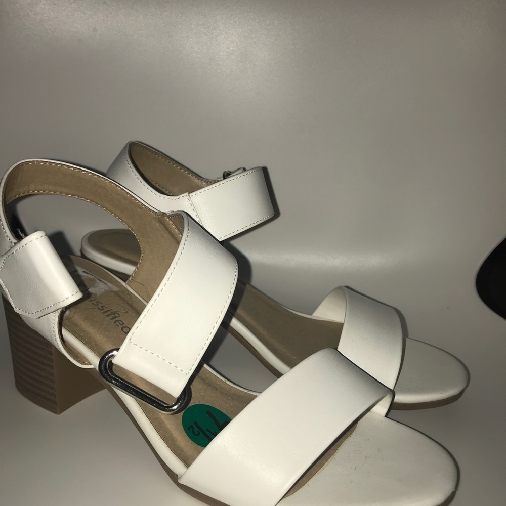 WHITE SANDAL HEELS